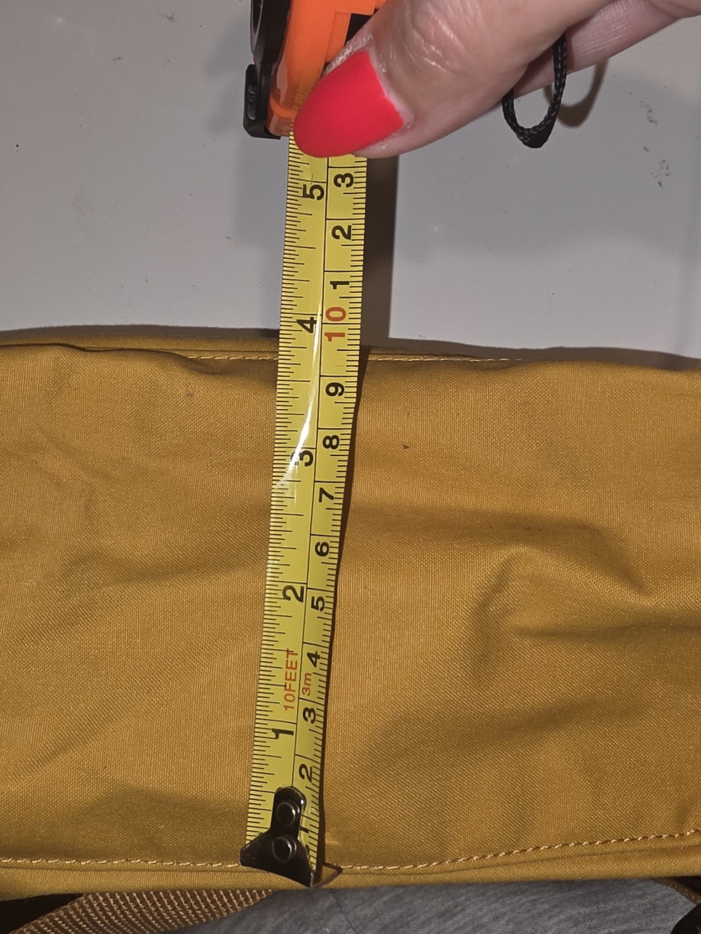 Fjallraven Kånken Backpack in Mustard Yellow - Picture 4 of 6
